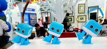 蘿卜立方、產品模式與吳恩達的洞察 為何獨立AI意義有限，而教育產業才是關鍵